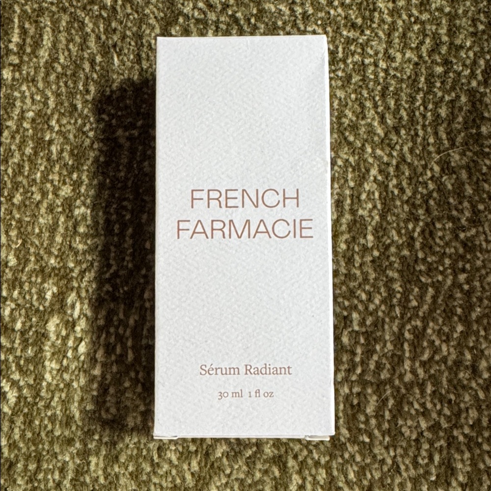 Unopened French Farmacie Serum Radiant